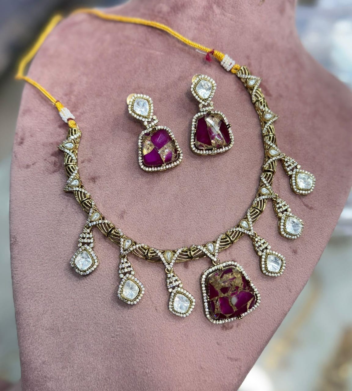 Kavita Art Handcrafted Gold Plated Druzy Crystal Stone Necklace Stone