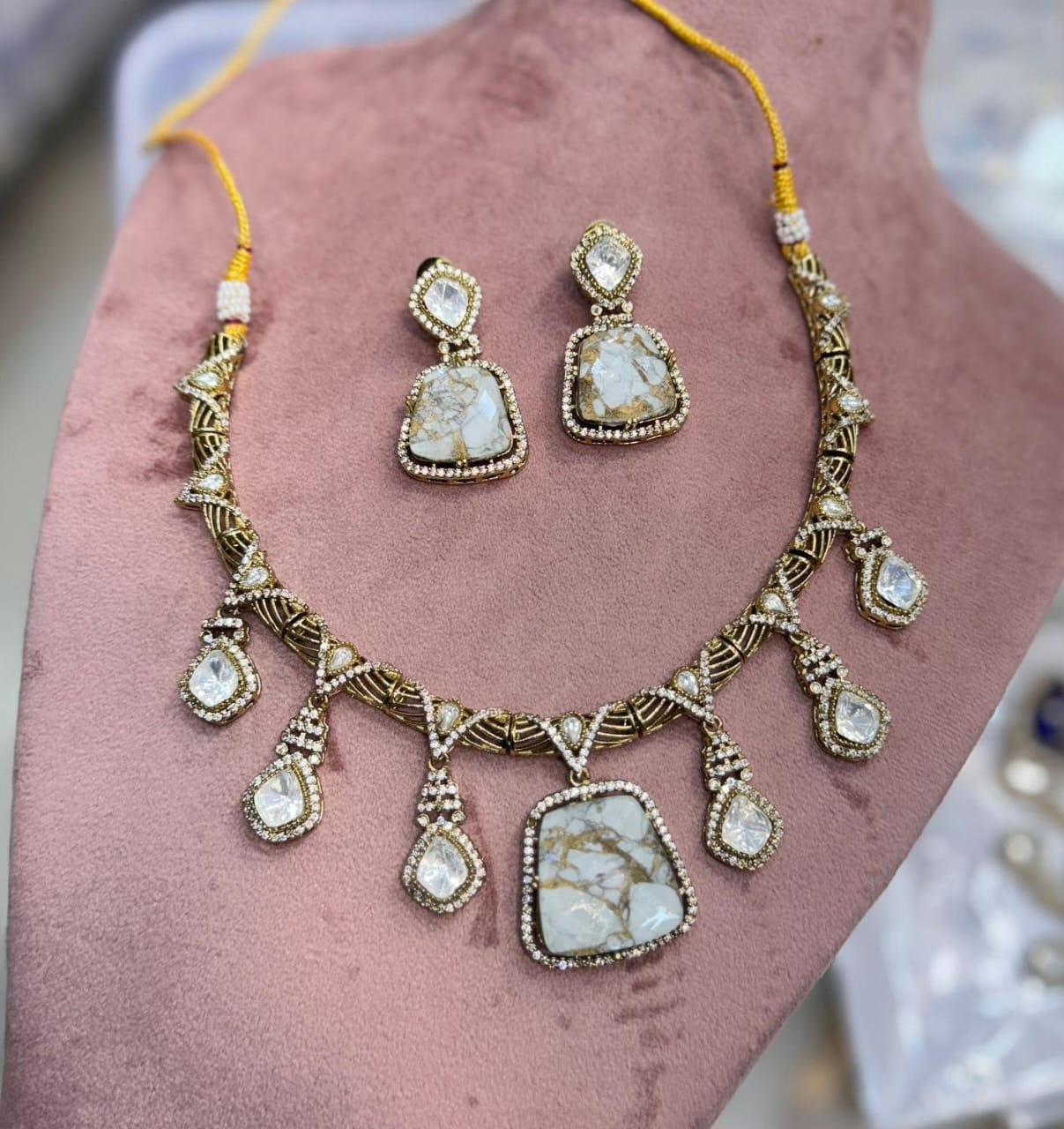 Kavita Art Handcrafted Gold Plated Druzy Crystal Stone Necklace Stone