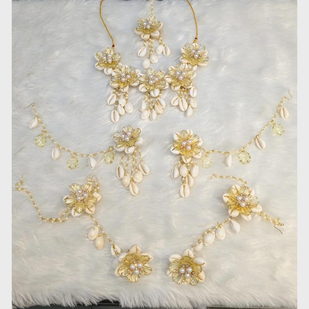 SNERA Elegant Floral Jewellery With Shell Combo Set