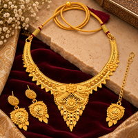 Urthn Elegant Gold Plated Ethnic Necklace Set with Maangtikka | Wedding & Special Occasion Jewellery