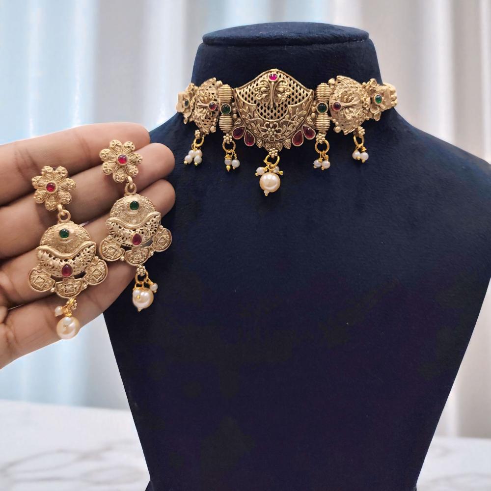 FS Collection Traditional Pota Stone And Pearl Detailing Choker Necklace Set