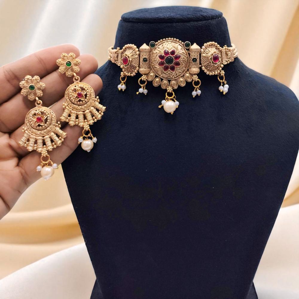FS Collection Traditional Pota Stone And Pearl Detailing Choker Necklace Set