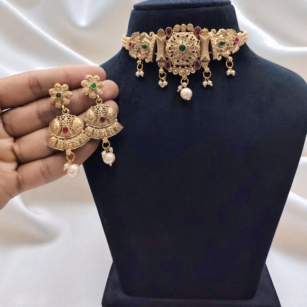 FS Collection Traditional Pota Stone And Pearl Detailing Choker Necklace Set