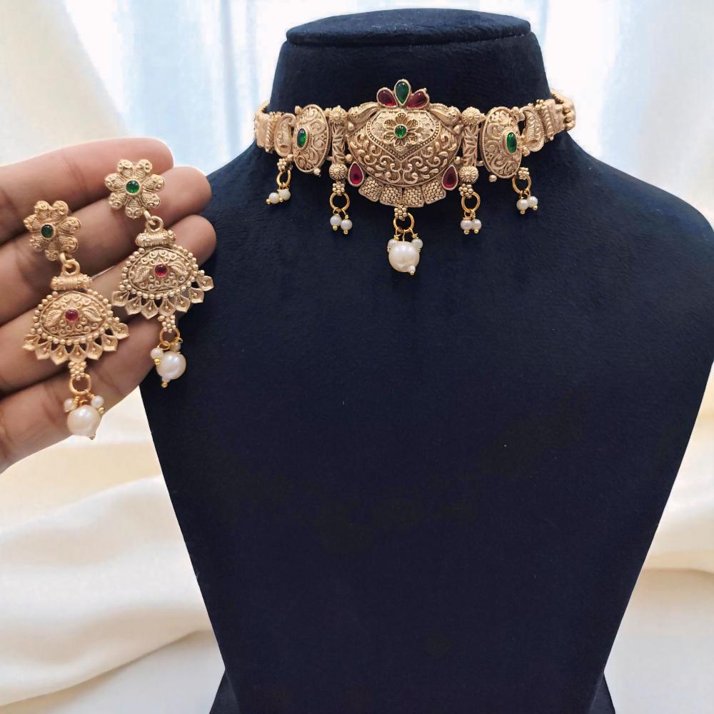 FS Collection Traditional Pota Stone And Pearl Detailing Choker Necklace Set