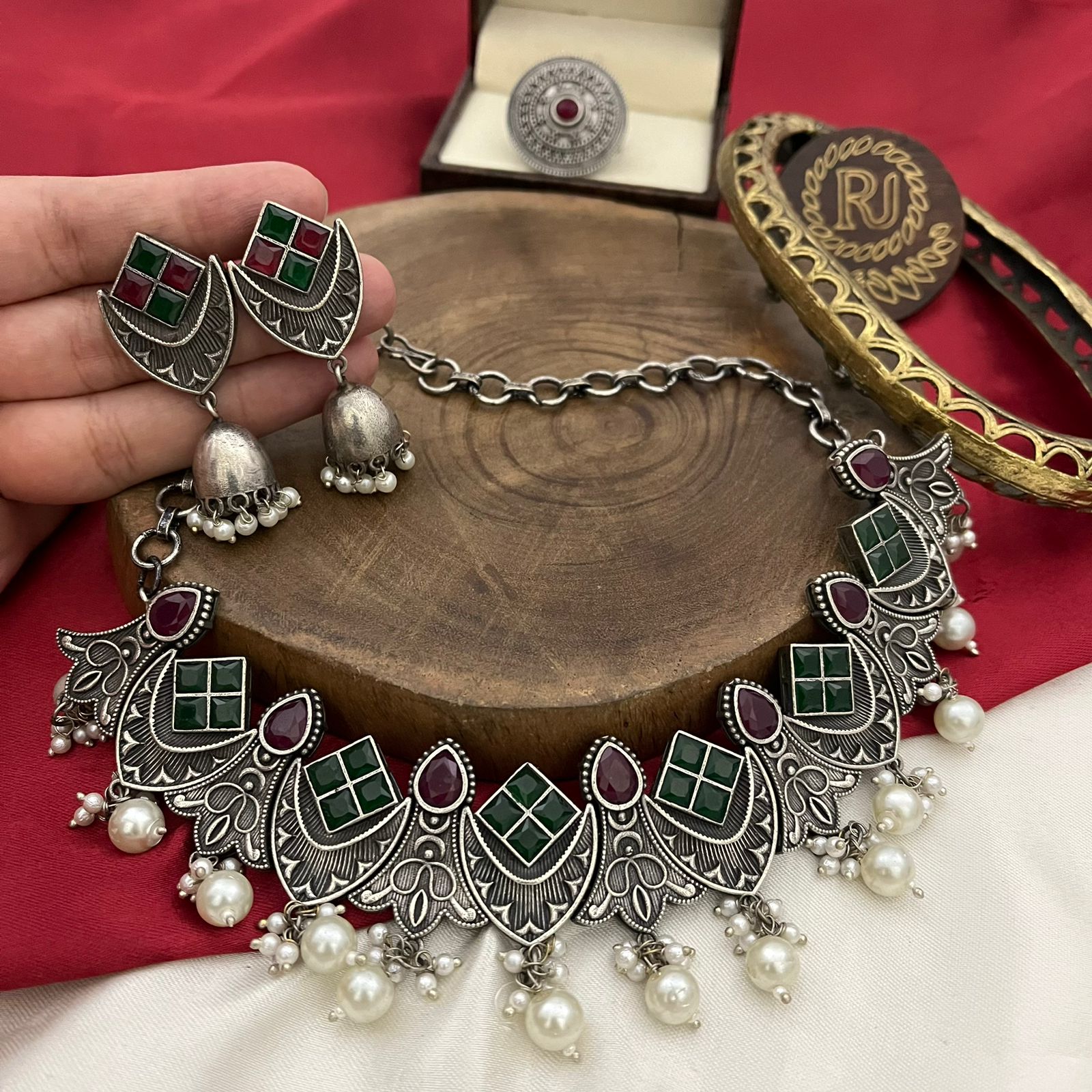 FS Collection Vintage Look Oxidised Pota Stone And Pearl Necklace Set