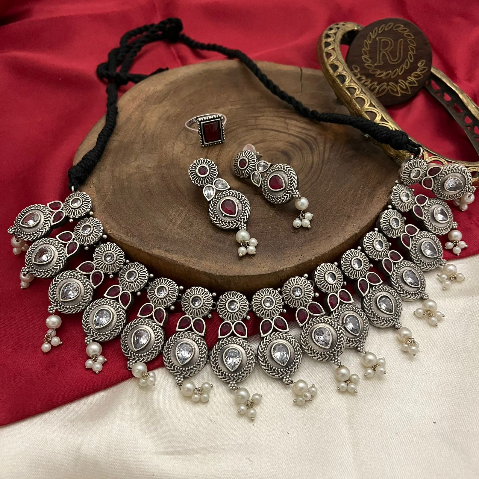 FS Collection Vintage Look Oxidised Pota Stone And Pearl Necklace Set