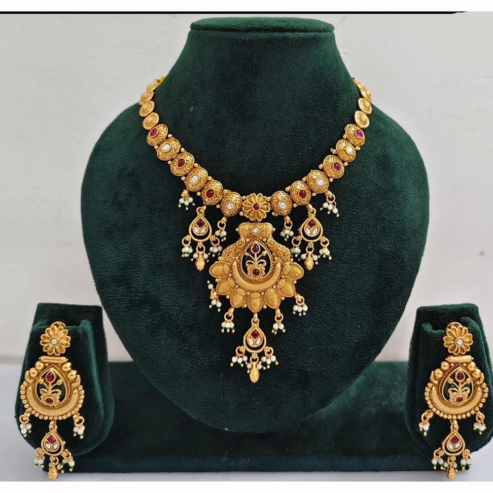 FS Collection Elegant Pota Stone And Pearl Necklace Set