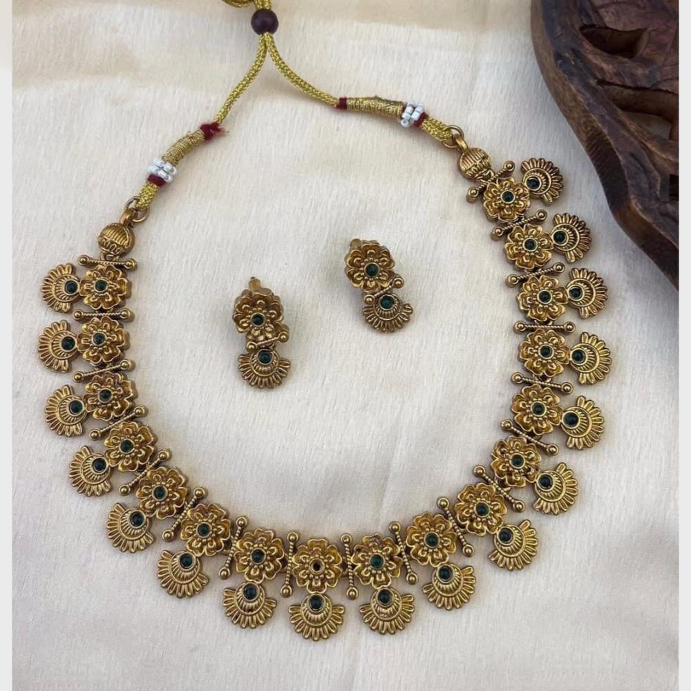 FS Collection Sparkling Pota Stone Necklace Set