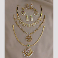 FS Collection Fashion Austrian Stone And Pearl Combo Necklace Set