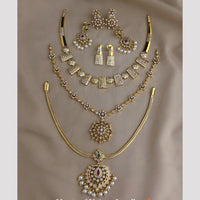 FS Collection Fashion Austrian Stone And Pearl Combo Necklace Set