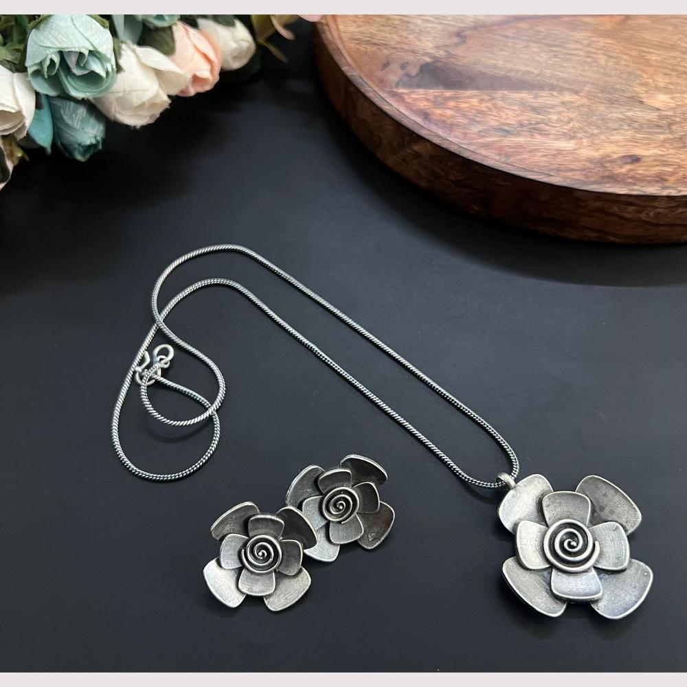 Akruti Collection Floral Charm Delicate Flower Design Chain Pendent Set