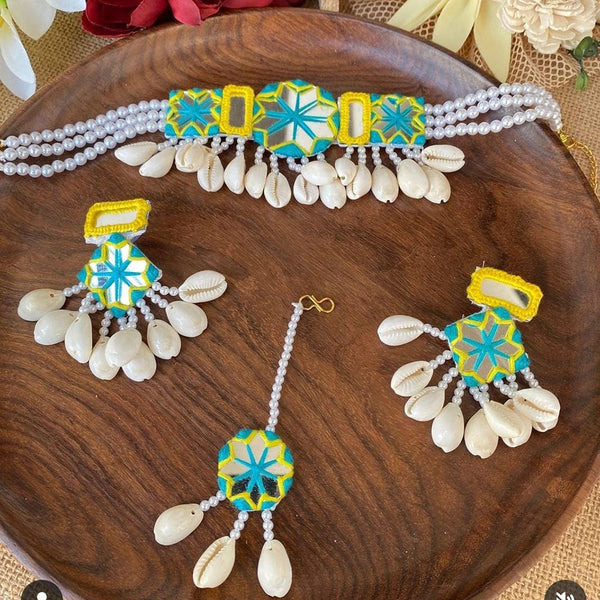 Shrijicreation Handmade Pearl And Shell Choker Necklace Set