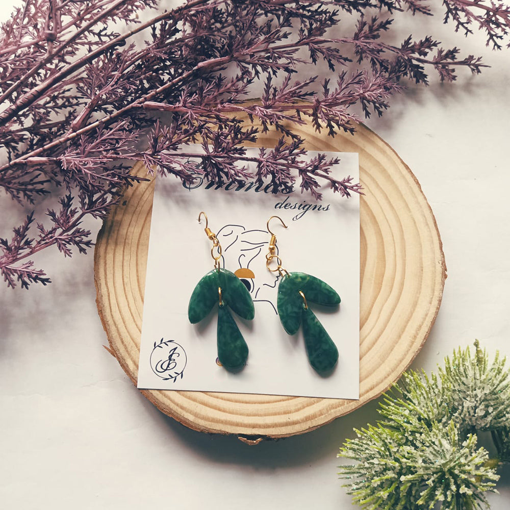 Emmas Designs Resin Dangler Earrings