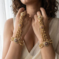 Jewel Addiction Classic Pota Stone And Pearls Hand Harness 