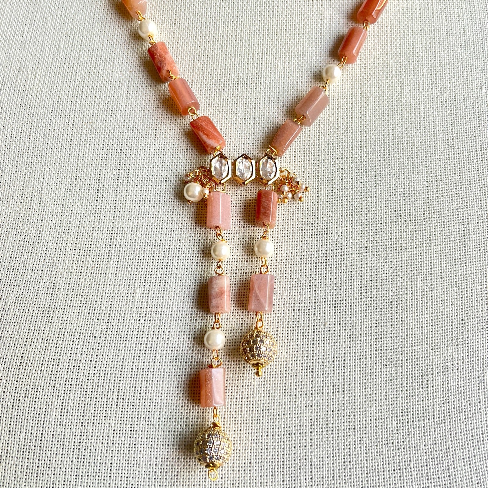 Jewel Treatzz Elegant Agate Beaded, Pearls & Gold Plated Split Necklace Atteched With Kundan Pendant