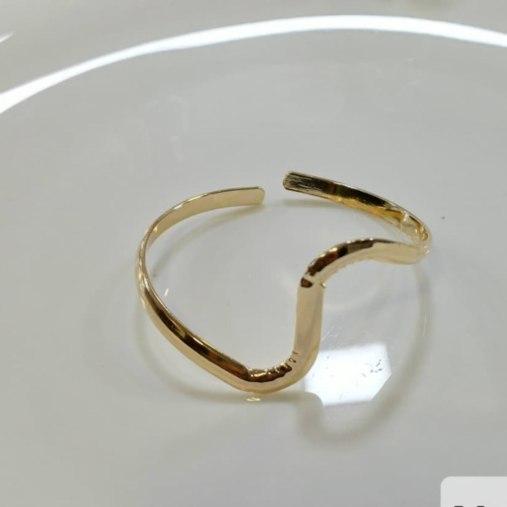 Tarohi Jewels Gold Plated Fancy Openable Bracelet