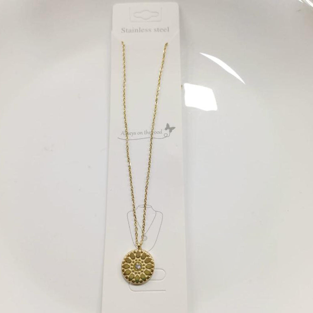 Tarohi Jewels Gold Plated Chain Pendant Set