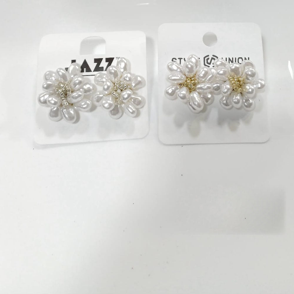 Tarohi Jewels Pearl Stud Earrings