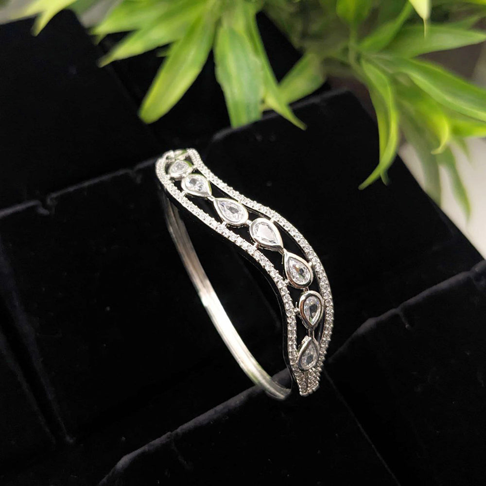 Aamrapali Glamorous Crystal And Austrian Stone Bracelet for Special Occasions