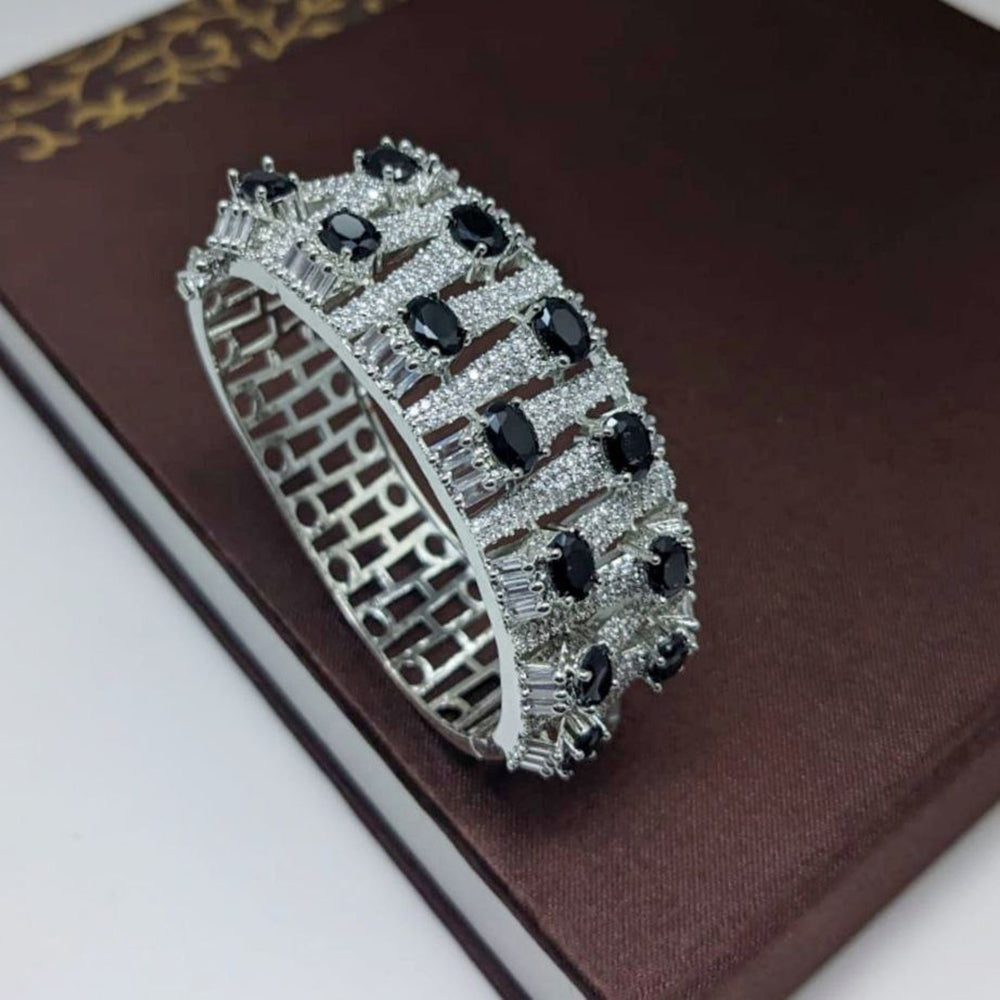 Aamrapali Glamorous American Daimond Bracelet for Special Occasions