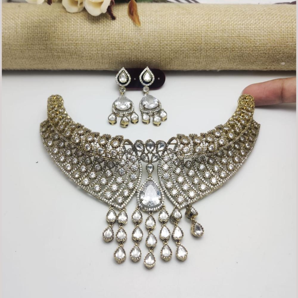 Aamrapali Exclusive American Daimond Choker Necklace Set