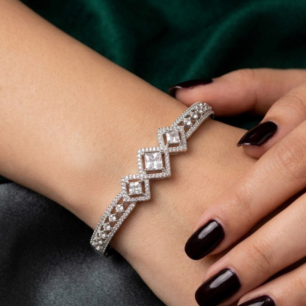 Aamrapali Royal American Diamond Bracelet