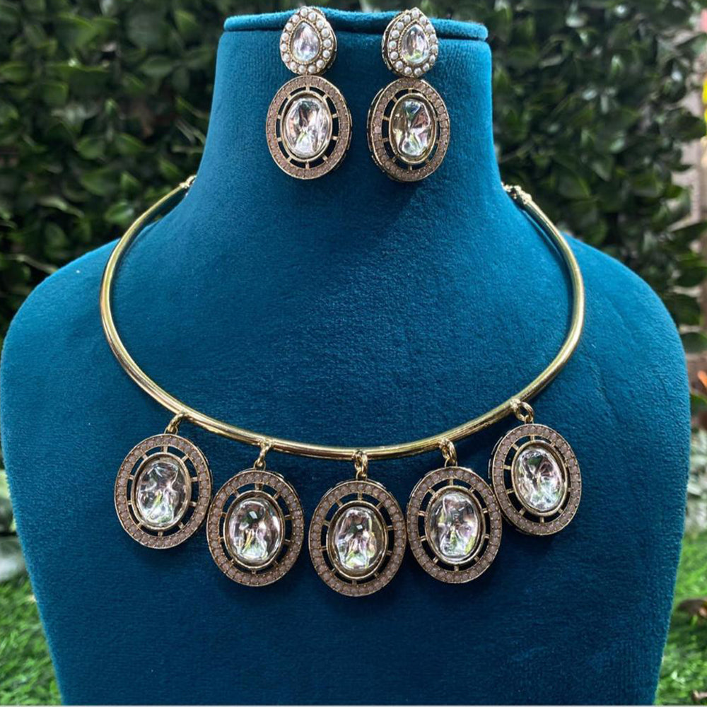 Amoliya Jewels Traditional Gold-Plated Kundan Necklace Set