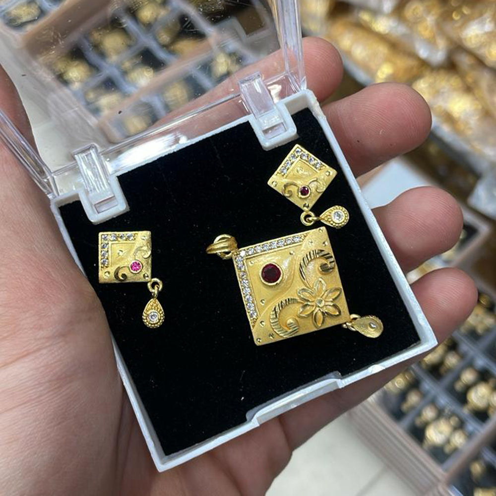 Kalpna Sales Surat Gold Plated Austrian Stone Pendant Set