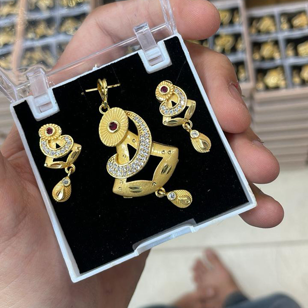 Kalpna Sales Surat Gold Plated Austrian Stone Pendant Set