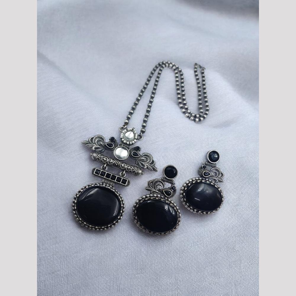 Maharani Jewels  Royal Noir Elegance Long Necklace Set