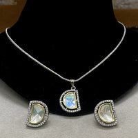 Royal Kundan Jewellery 2 Tone Kundan Stone And Pearl Chain Pendant Set for Women