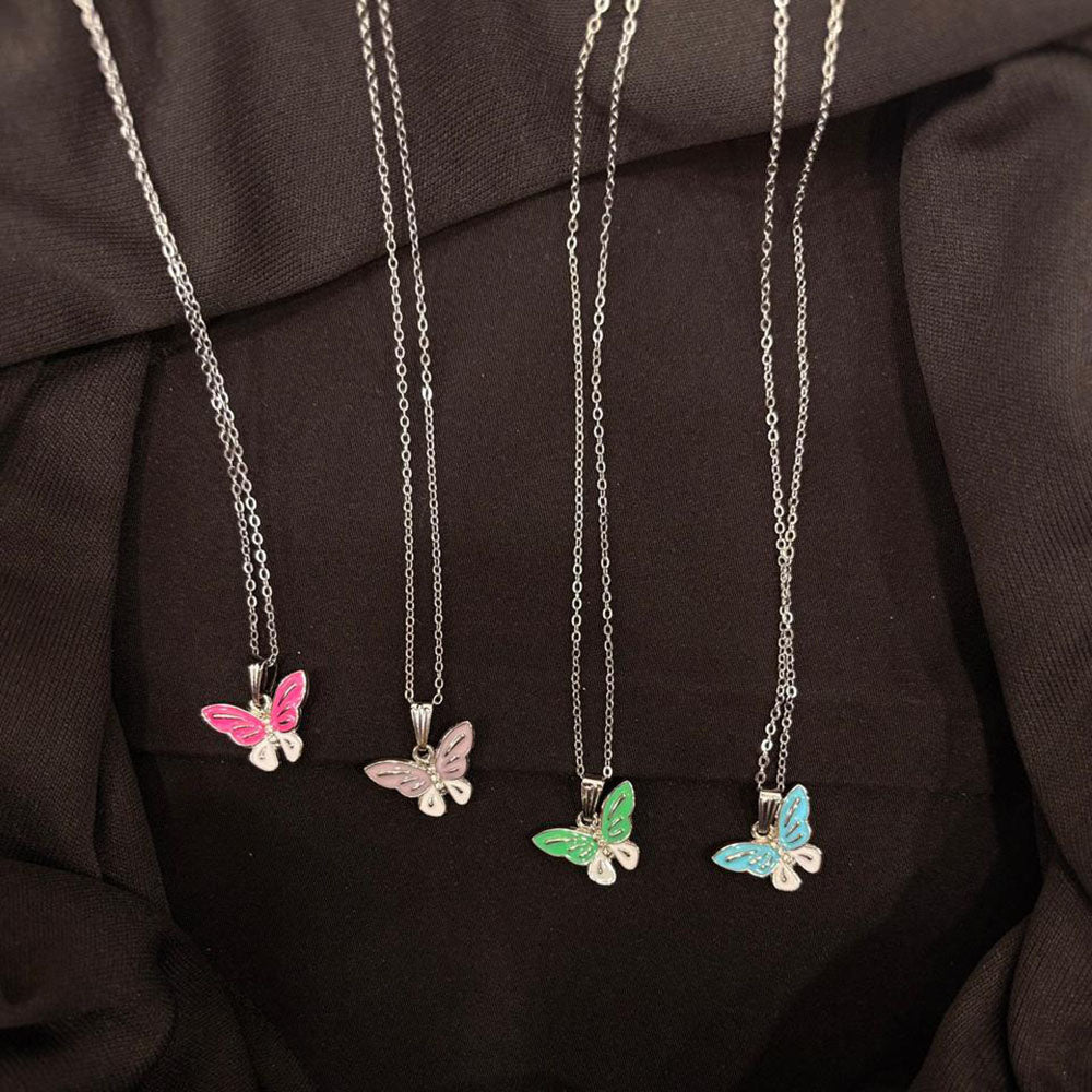 VM Imitation Delicate Butterfly Charm Chain Pendant