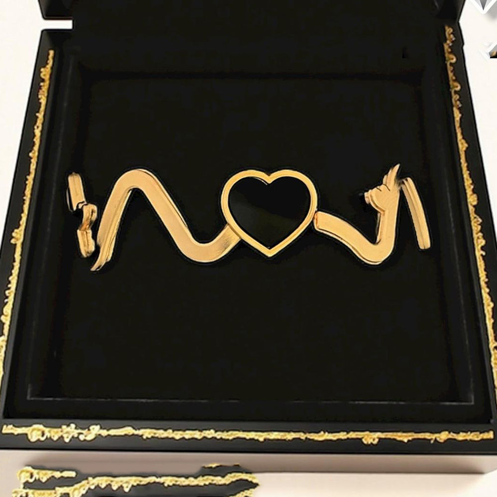 VM Imitation Designer Heart-Shaped Openable Bracelet