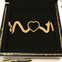 VM Imitation Designer Heart-Shaped Openable Bracelet