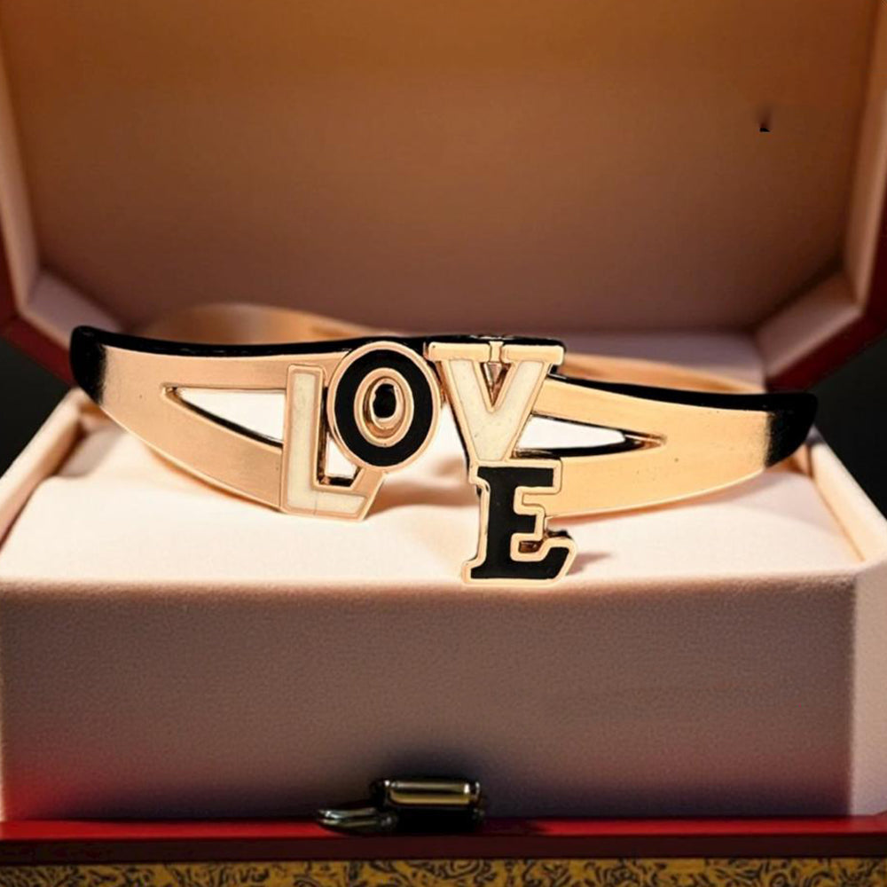 VM Imitation Trendy Love Letter Cutout Motif Design Openable Bracelet