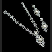 NAFJ Silver Plated Traditional American Diamond And Pearl Look Necklace Set