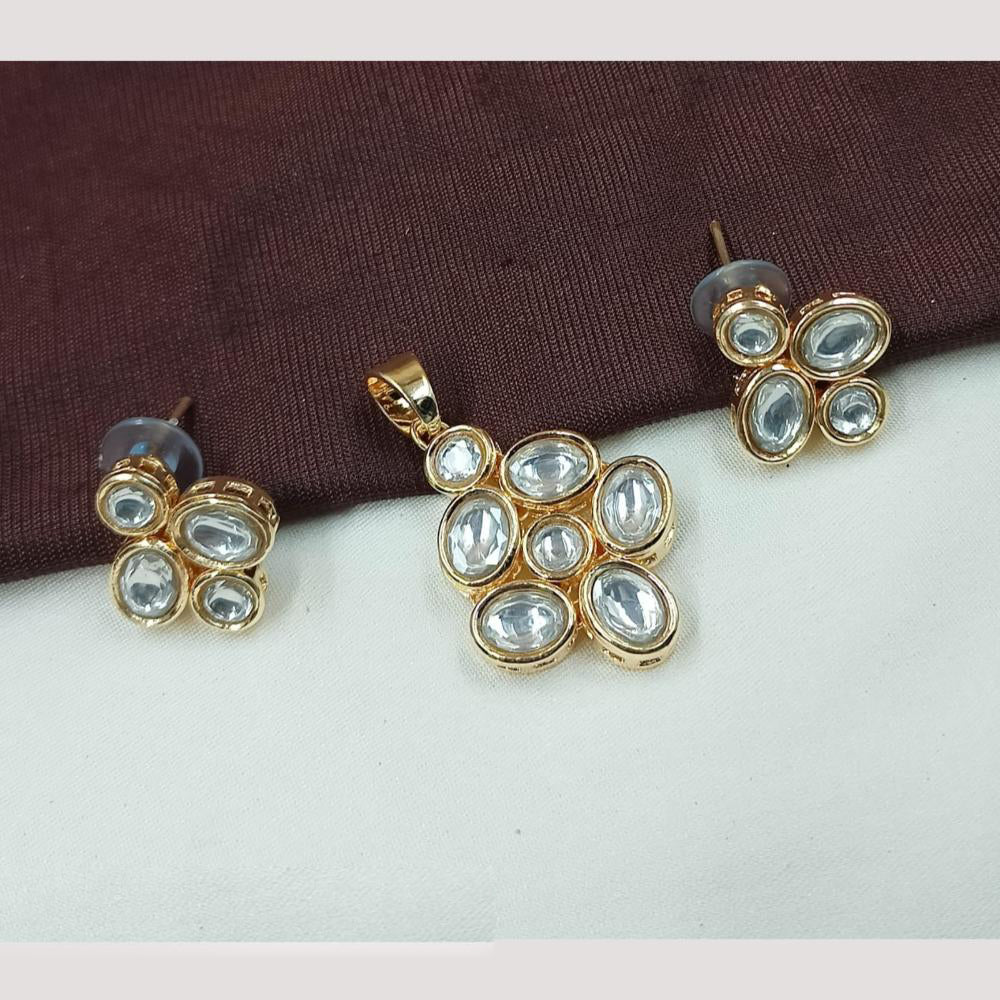 NAFJ Stylish Kundan Pendant Set With Matching Earrings