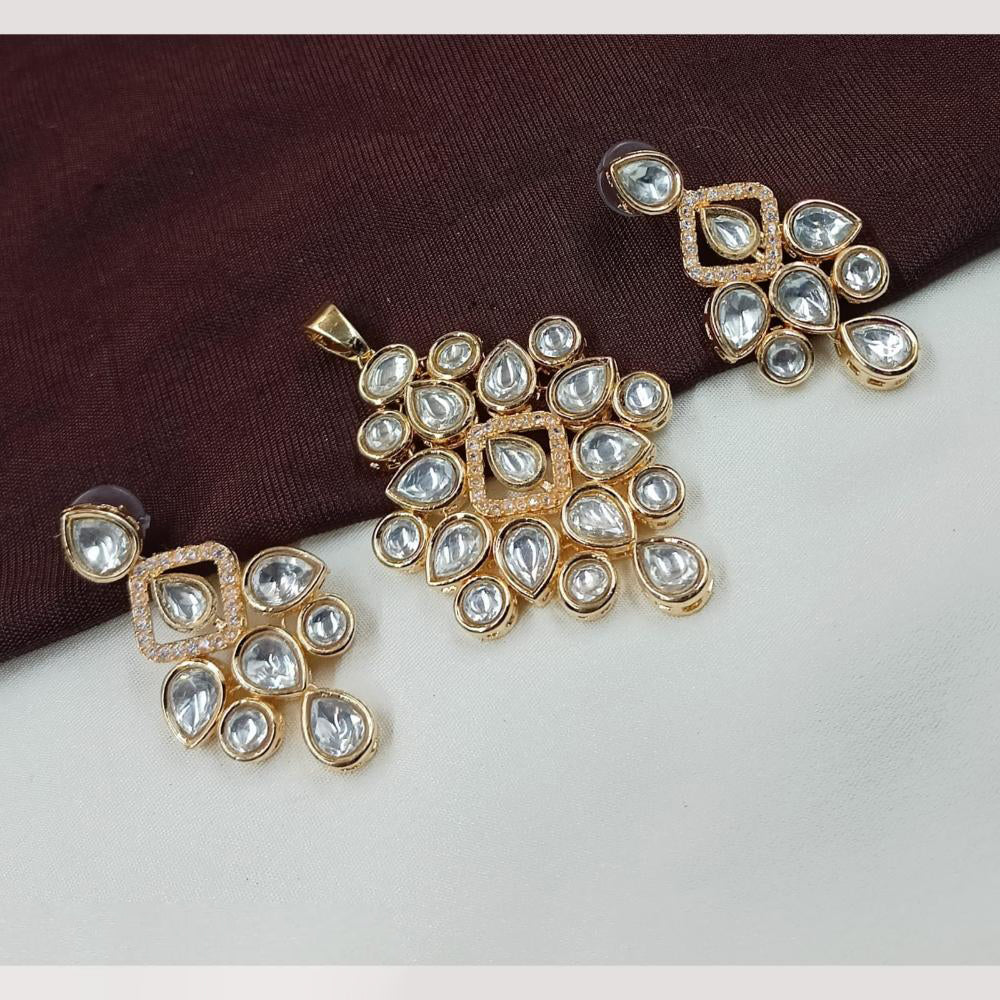 NAFJ Stylish Kundan Pendant Set With Matching Earrings