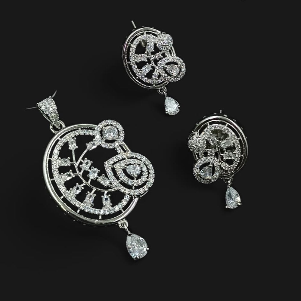 NAFJ Elegant Crystal And Austrian Stone Pendant Set
