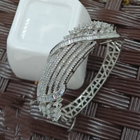 NAFJ Fashionable Crystal And Austrian Delicate Openable Bracelet