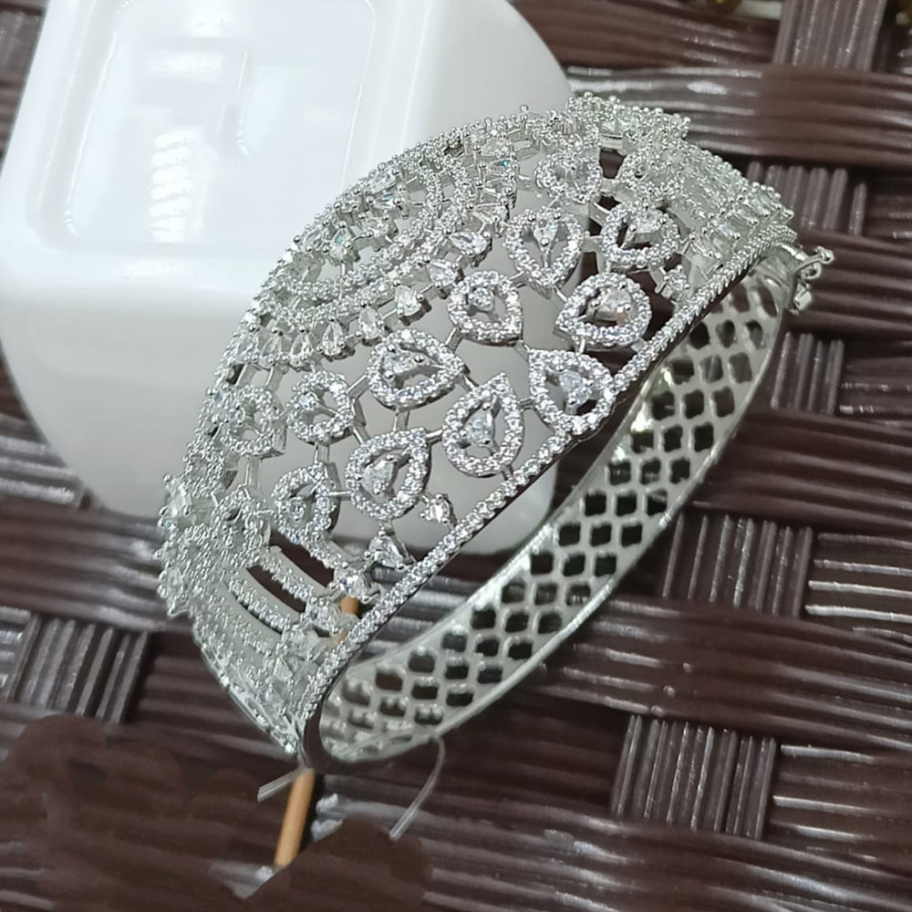 NAFJ Fashionable Crystal And Austrian Delicate Openable Bracelet