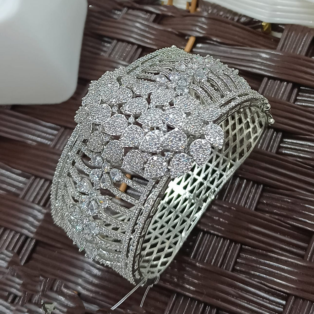 NAFJ Fashionable Crystal And Austrian Delicate Openable Bracelet