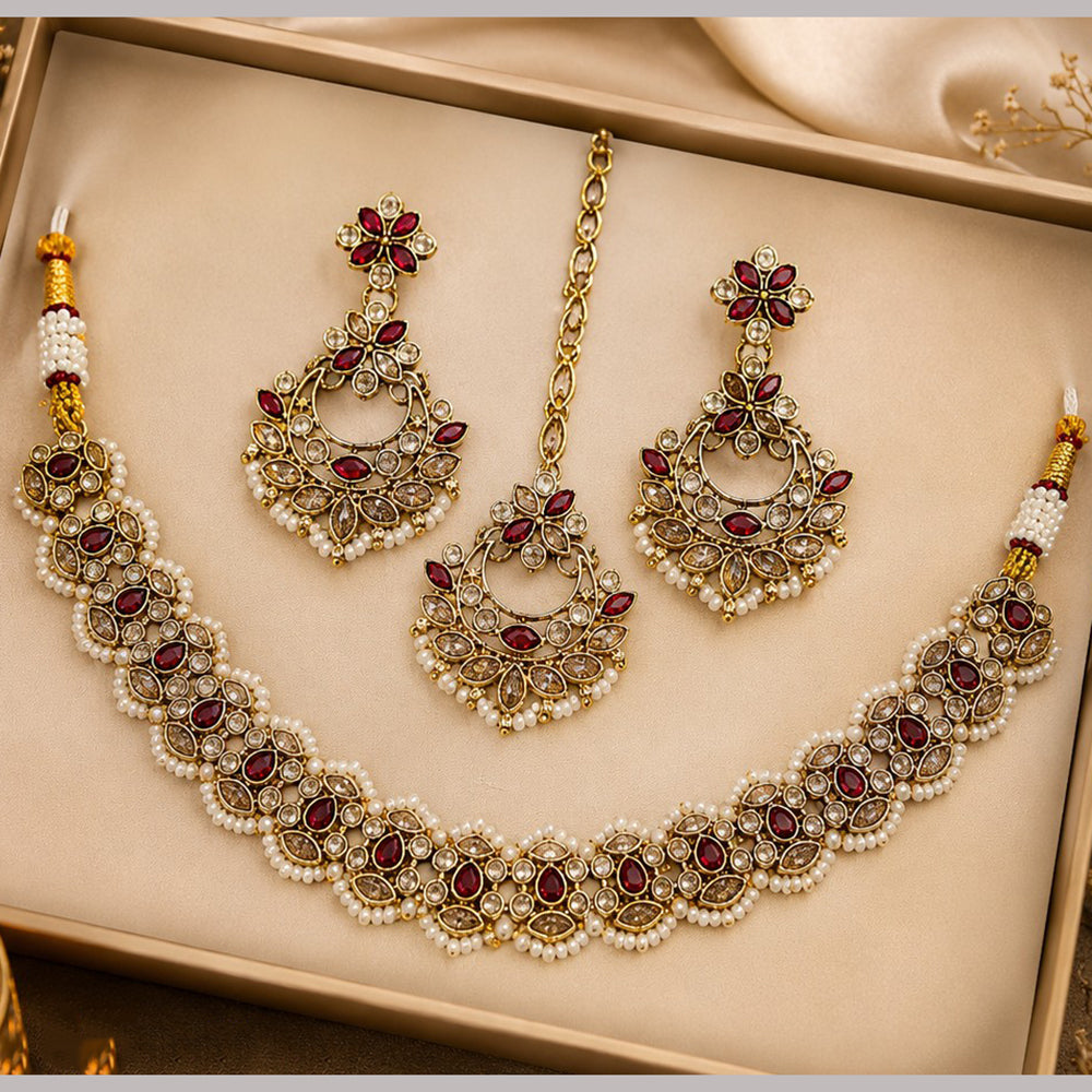 NAFJ Glamorous Crystal Stone And Pearl Necklace Set