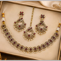 NAFJ Glamorous Crystal Stone And Pearl Necklace Set