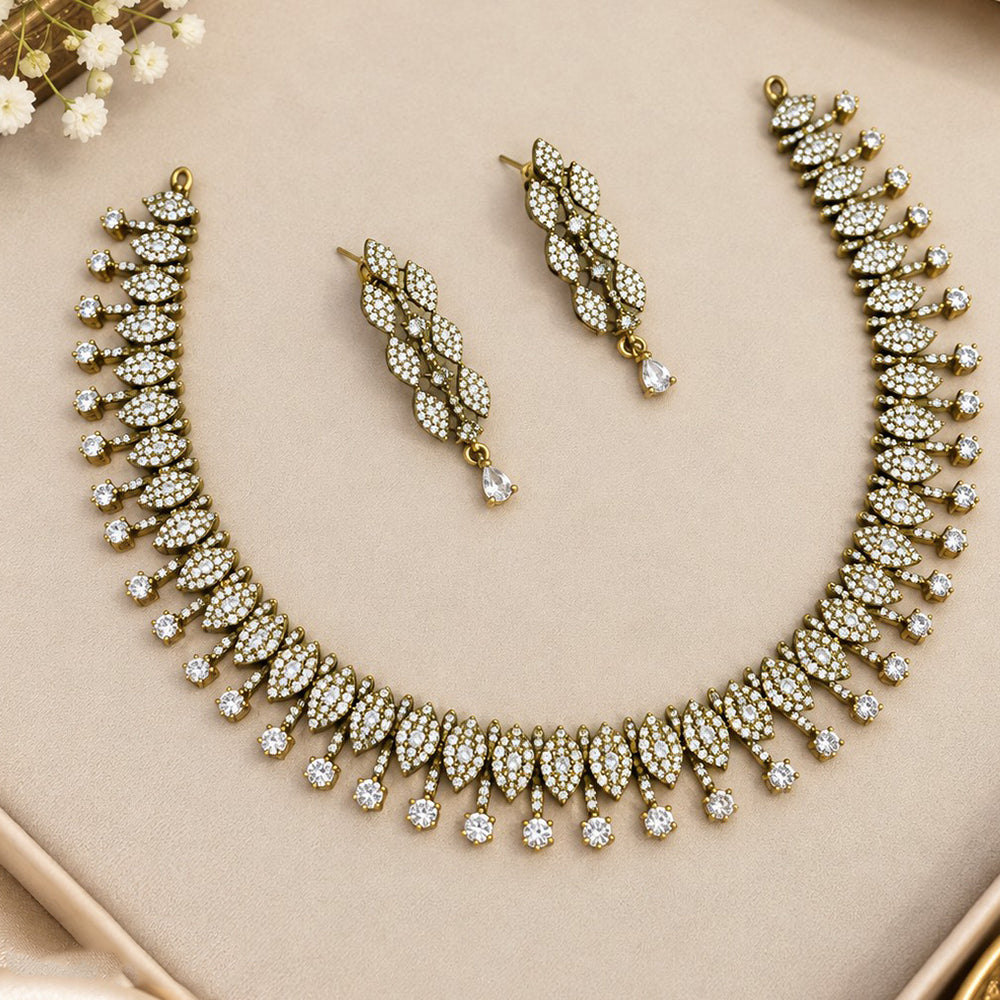 NAFJ Glamorous Crystal Stone And Austrian Stone Necklace Set