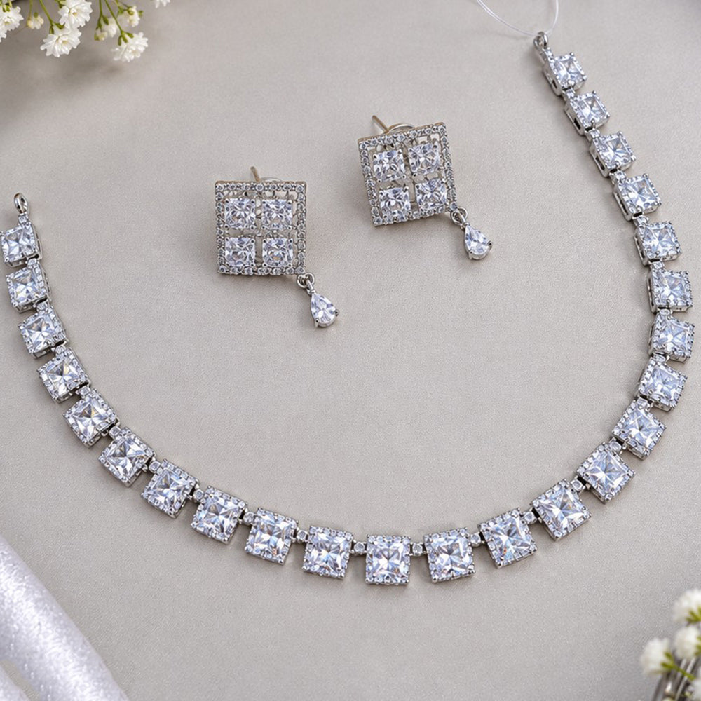 NAFJ Glamorous Crystal Stone And Austrian Stone Necklace Set
