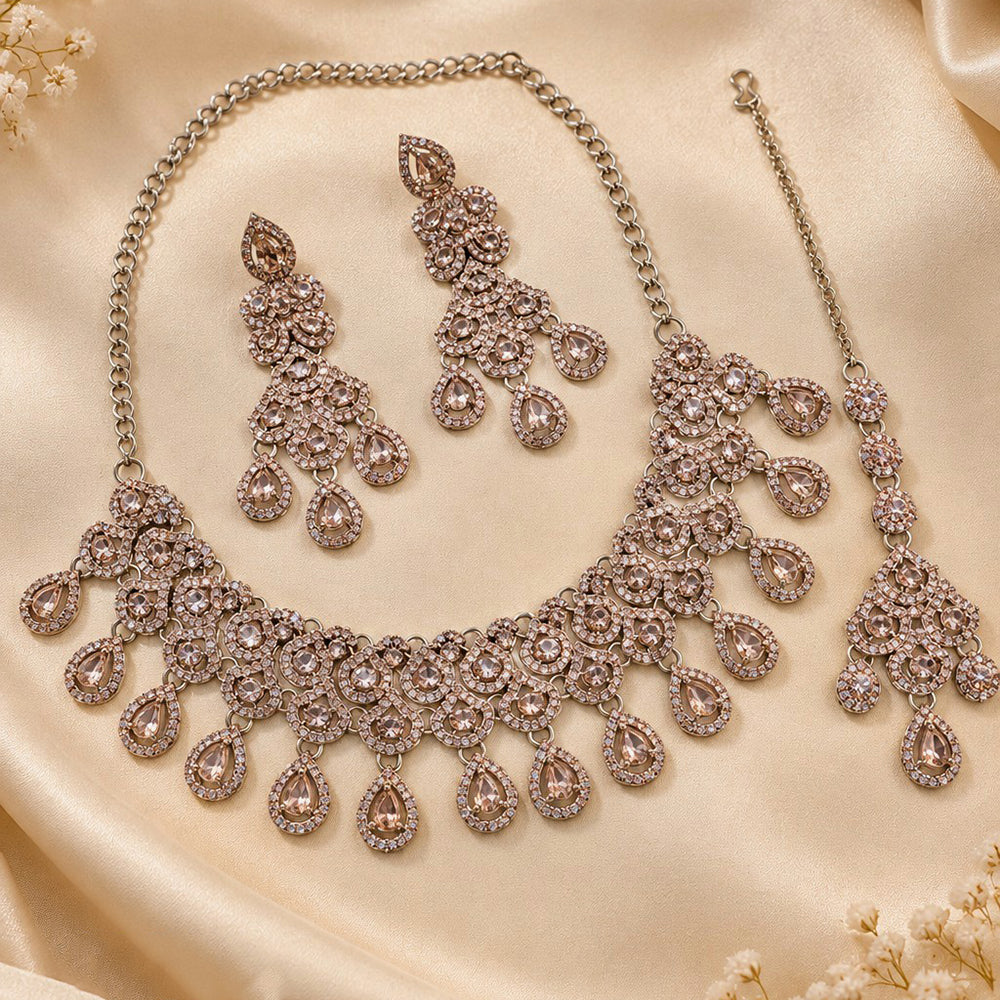 NAFJ Glamorous Crystal Stone And Austrian Stone Necklace Set