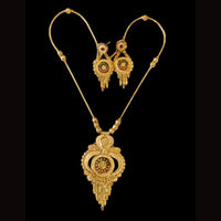 Shipra Gold Forming Gold Necklace Set