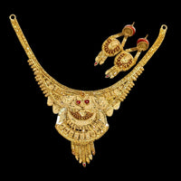 Shipra Gold Forming Gold Necklace Set