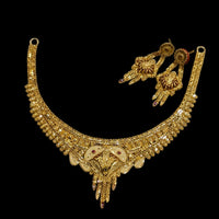 Shipra Gold Forming Gold Necklace Set